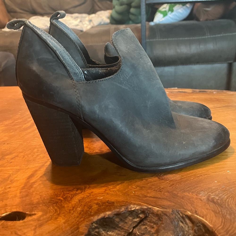Vince Camuto Federa Ankle Booties Grey/Black Size 8.5